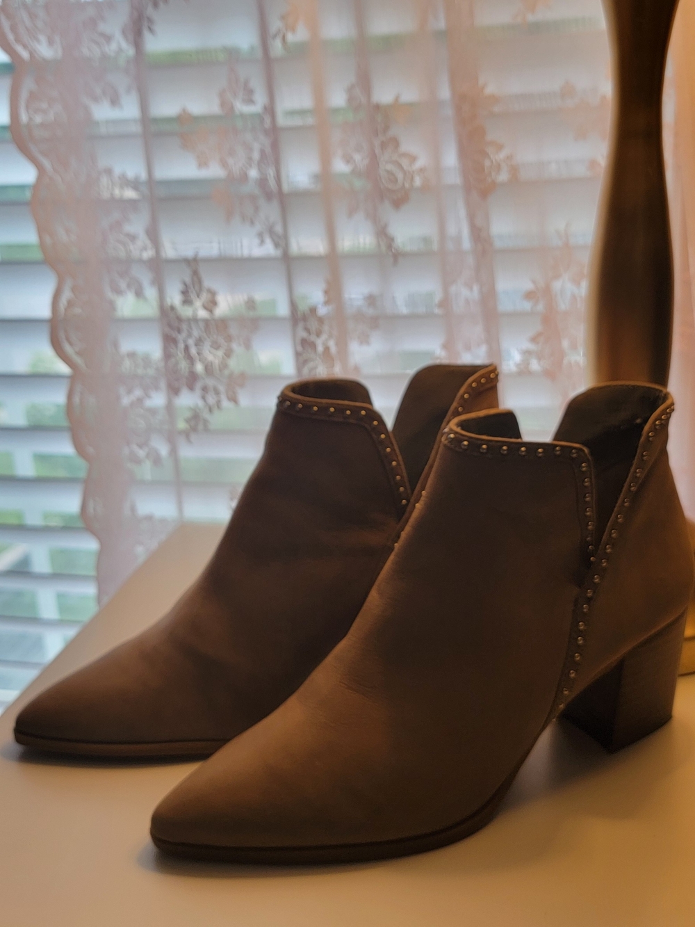 Sole Society Studded Taupe Women’s Ankle Booties SZ 9